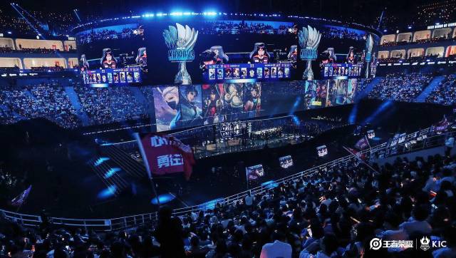 尤其是在反 尤其是在反